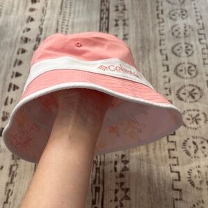 NWOT Columbia reversible Bucket Hat - Pink/Floral